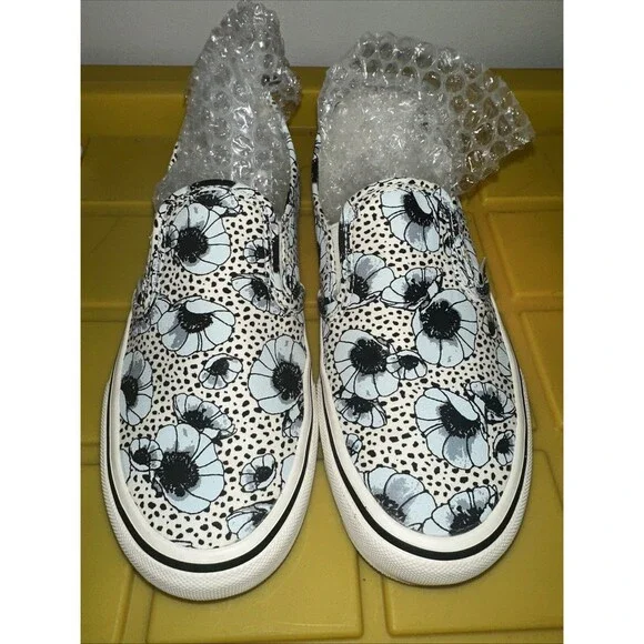 New! Vans
Slip-On VR3 \